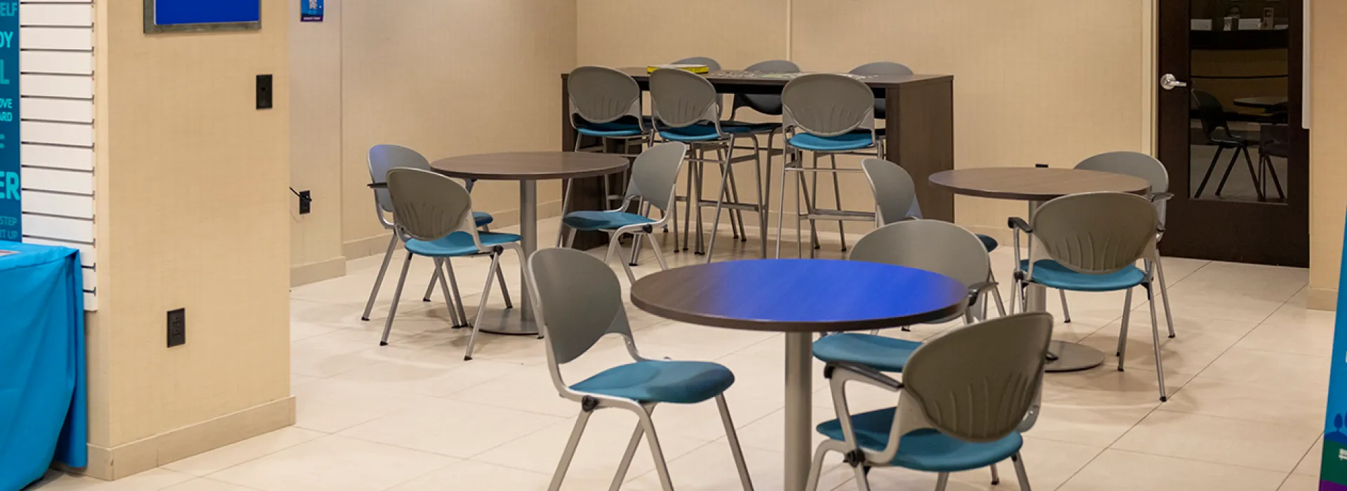 Coffee area with chairs and a TV