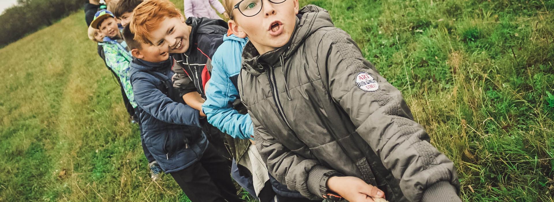 children playing outside with rope